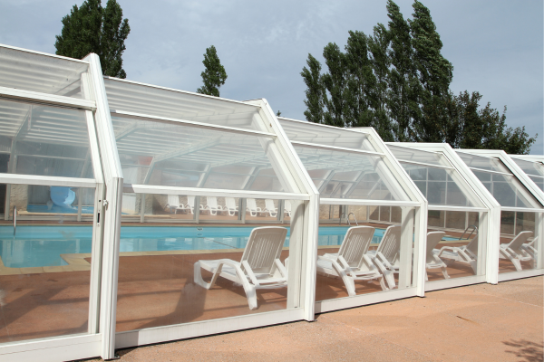 Why Pool Enclosure Screens in The Villages Turn Green and What Actually Fixes Them